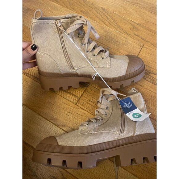 NWT Universal Thread women's tan Canvas Lace-Up Ankle Boots With Side Zipper 9.5 - Picture 2 of 6
